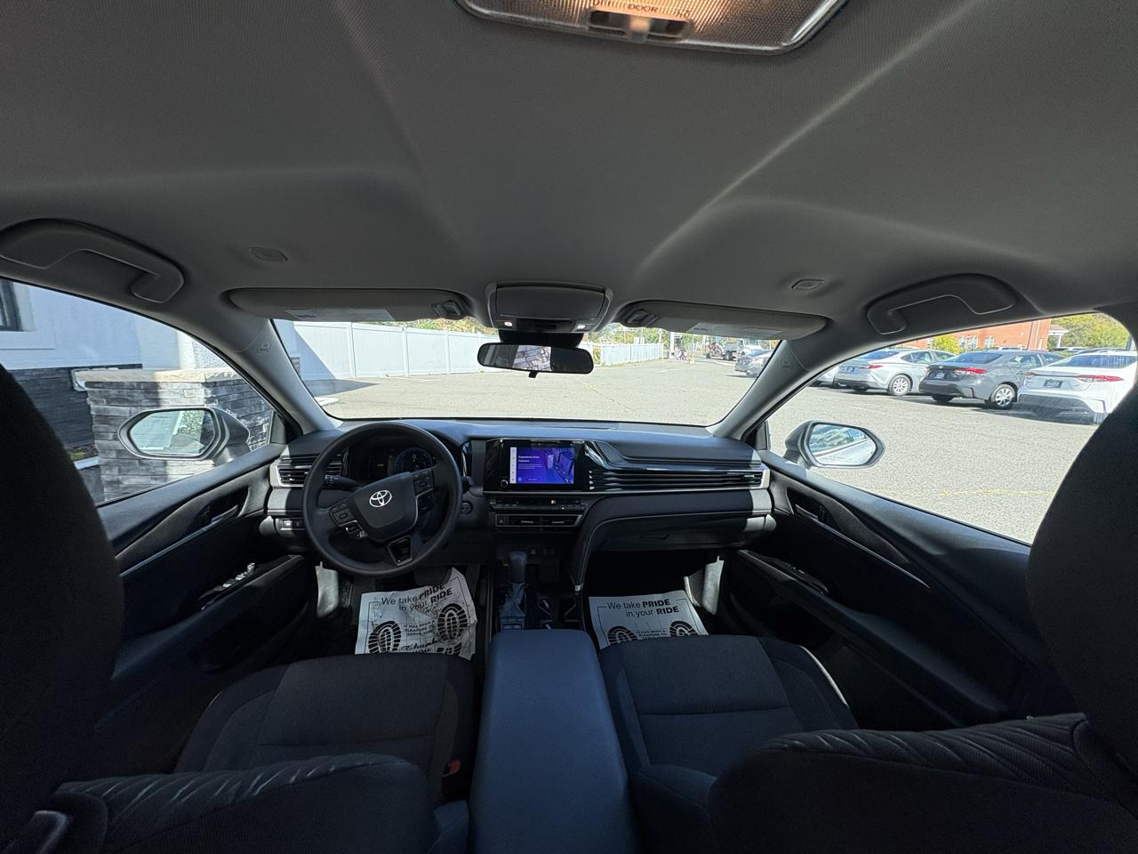Toyota Camry XLE Hyb 4D Sedan FWD 2025