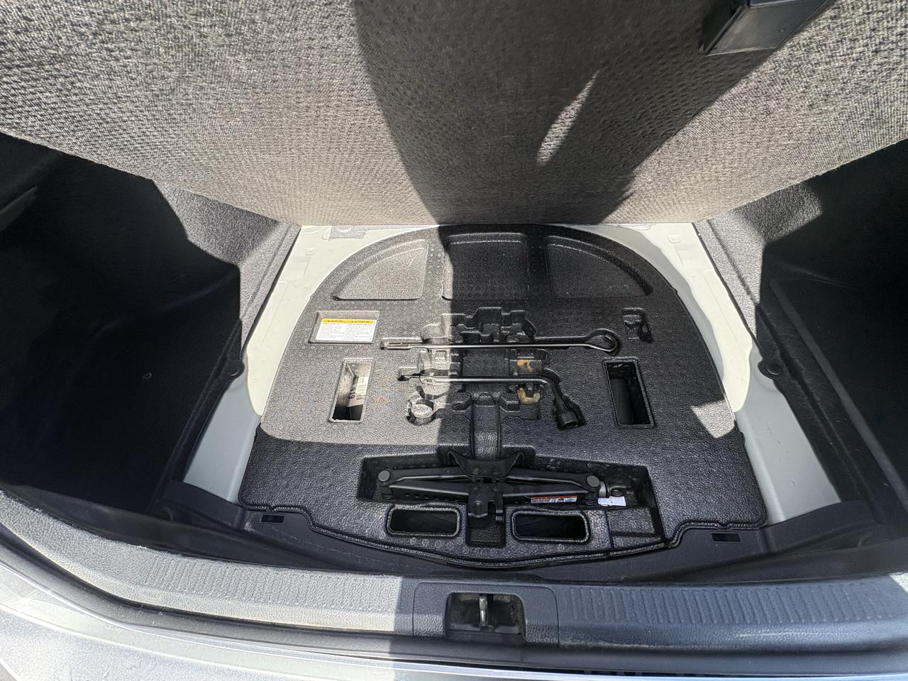 Toyota Camry XLE Hyb 4D Sedan FWD 2025