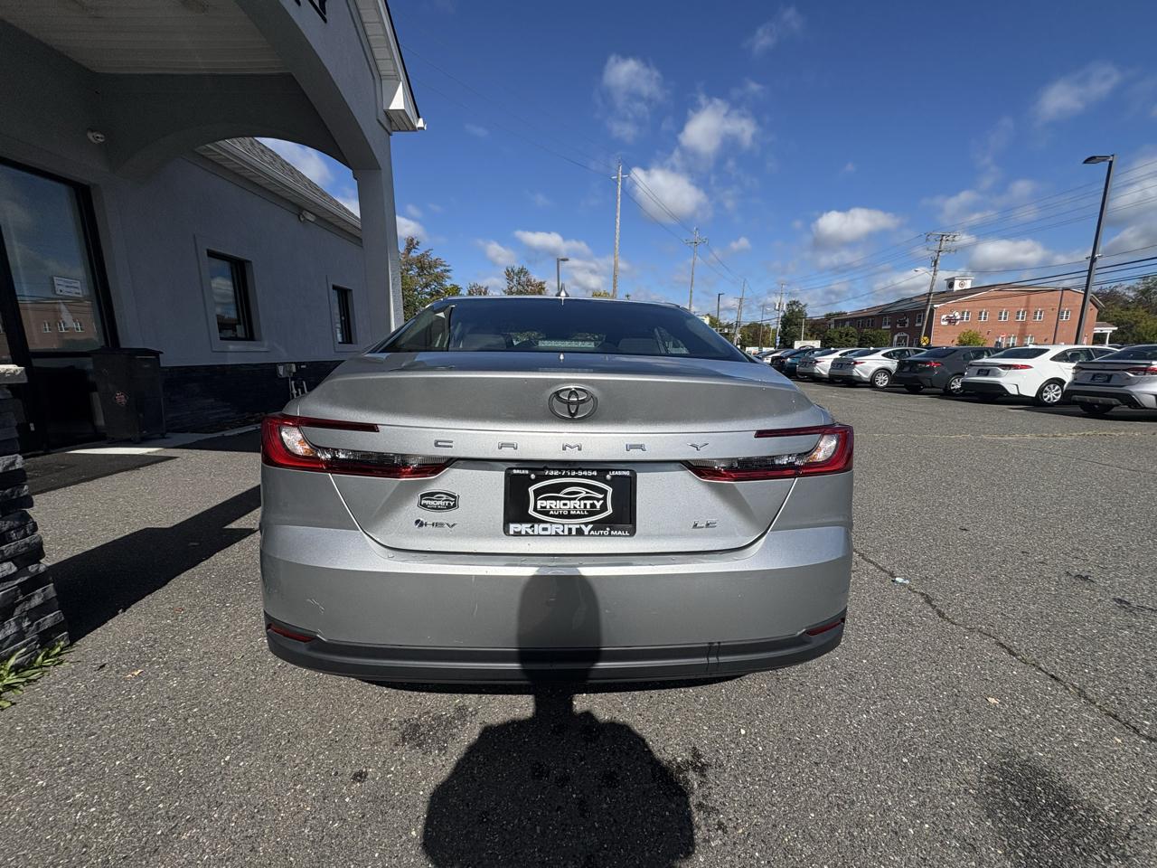 Toyota Camry XLE Hyb 4D Sedan FWD 2025