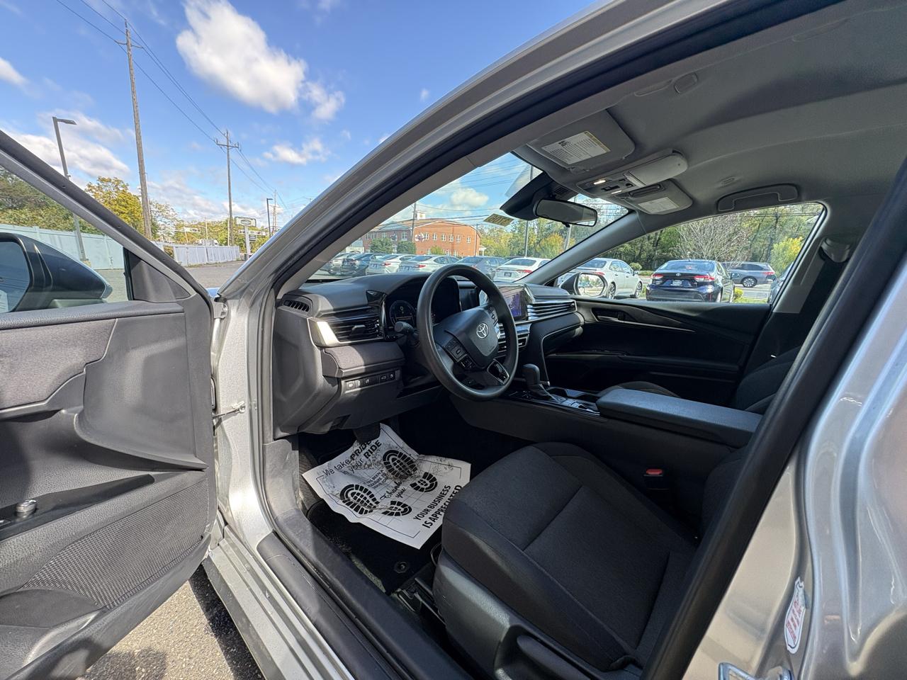 Toyota Camry XLE Hyb 4D Sedan FWD 2025