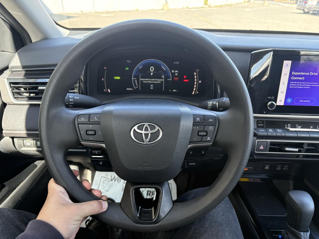 Toyota Camry XLE Hyb 4D Sedan FWD 2025