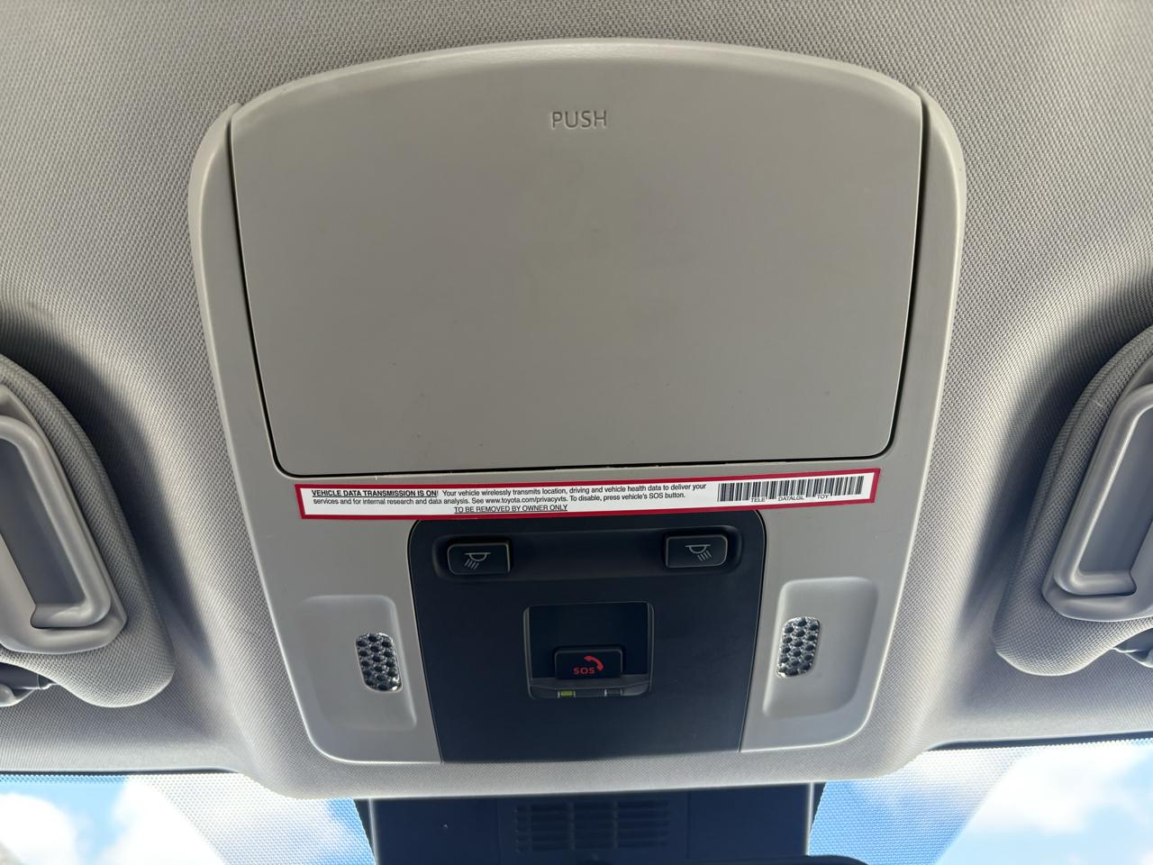 Toyota Camry XLE Hyb 4D Sedan FWD 2025