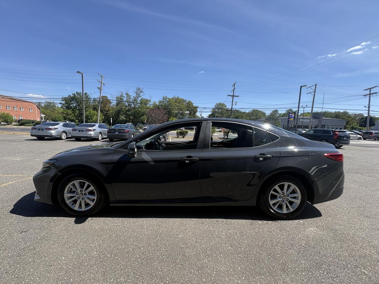 Toyota Camry XLE (Natl) 2025