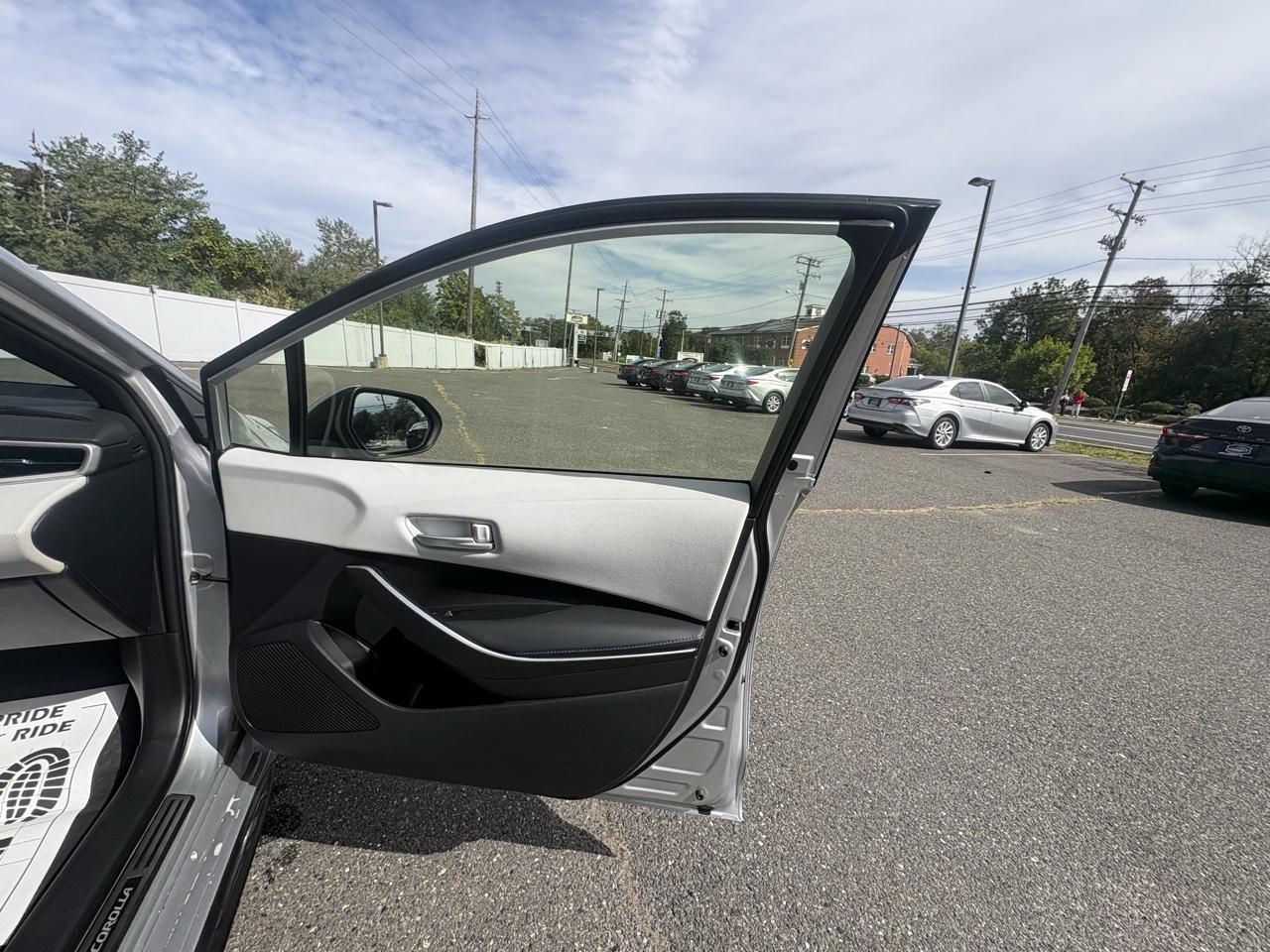 Toyota Corolla SE Nightshade CVT (Natl) 2022