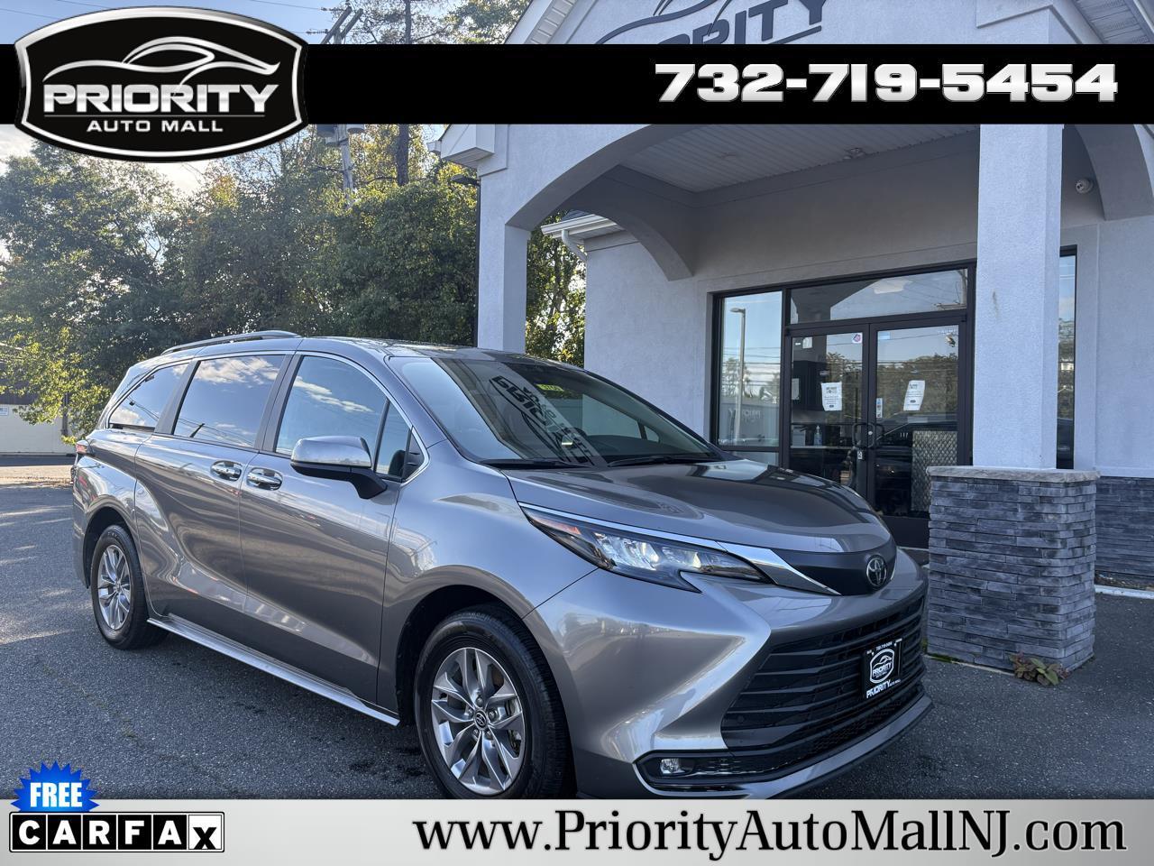 Toyota Sienna XLE FWD 8-Passenger (Natl) 2026