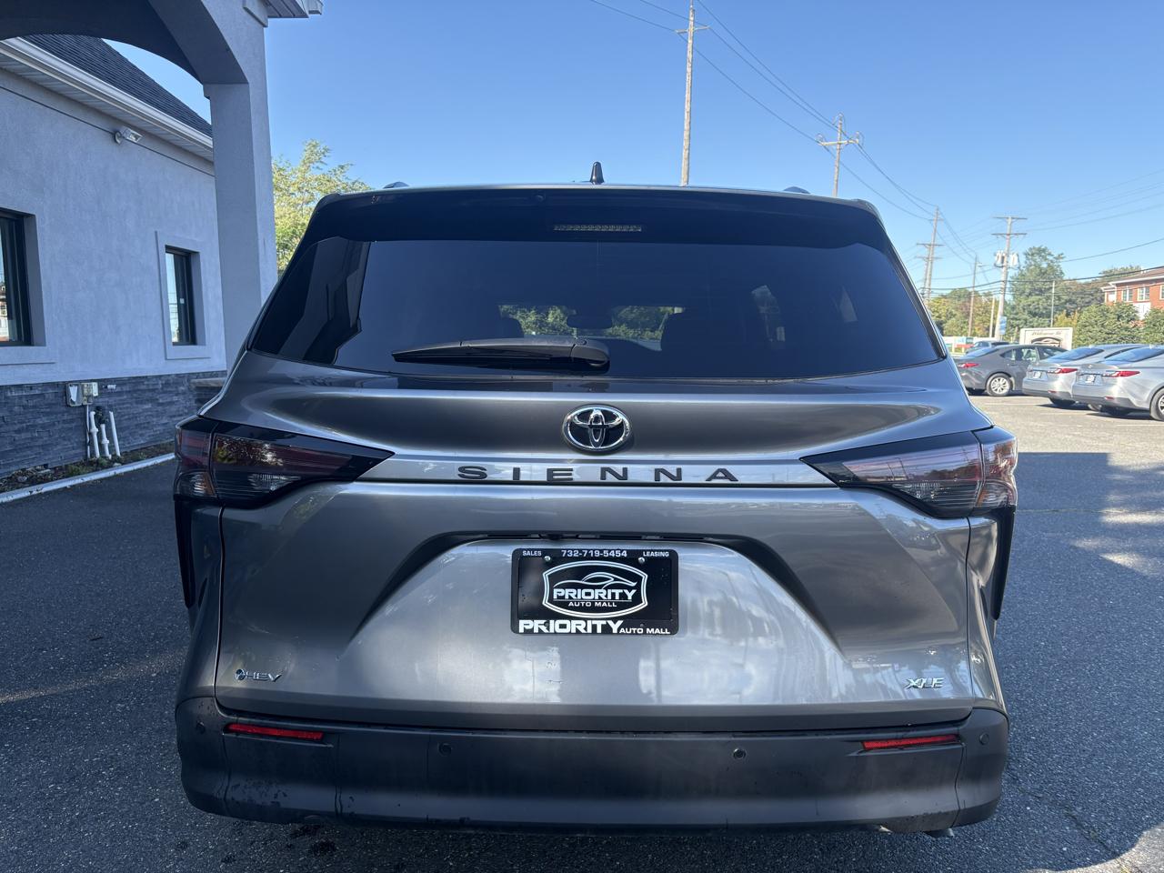 Toyota Sienna XLE FWD 8-Passenger (Natl) 2026