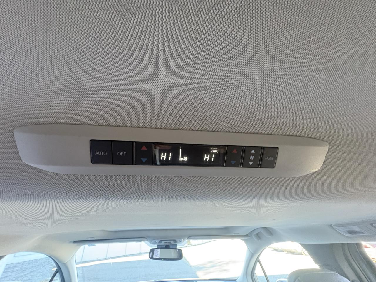 Toyota Sienna XLE FWD 8-Passenger (Natl) 2026