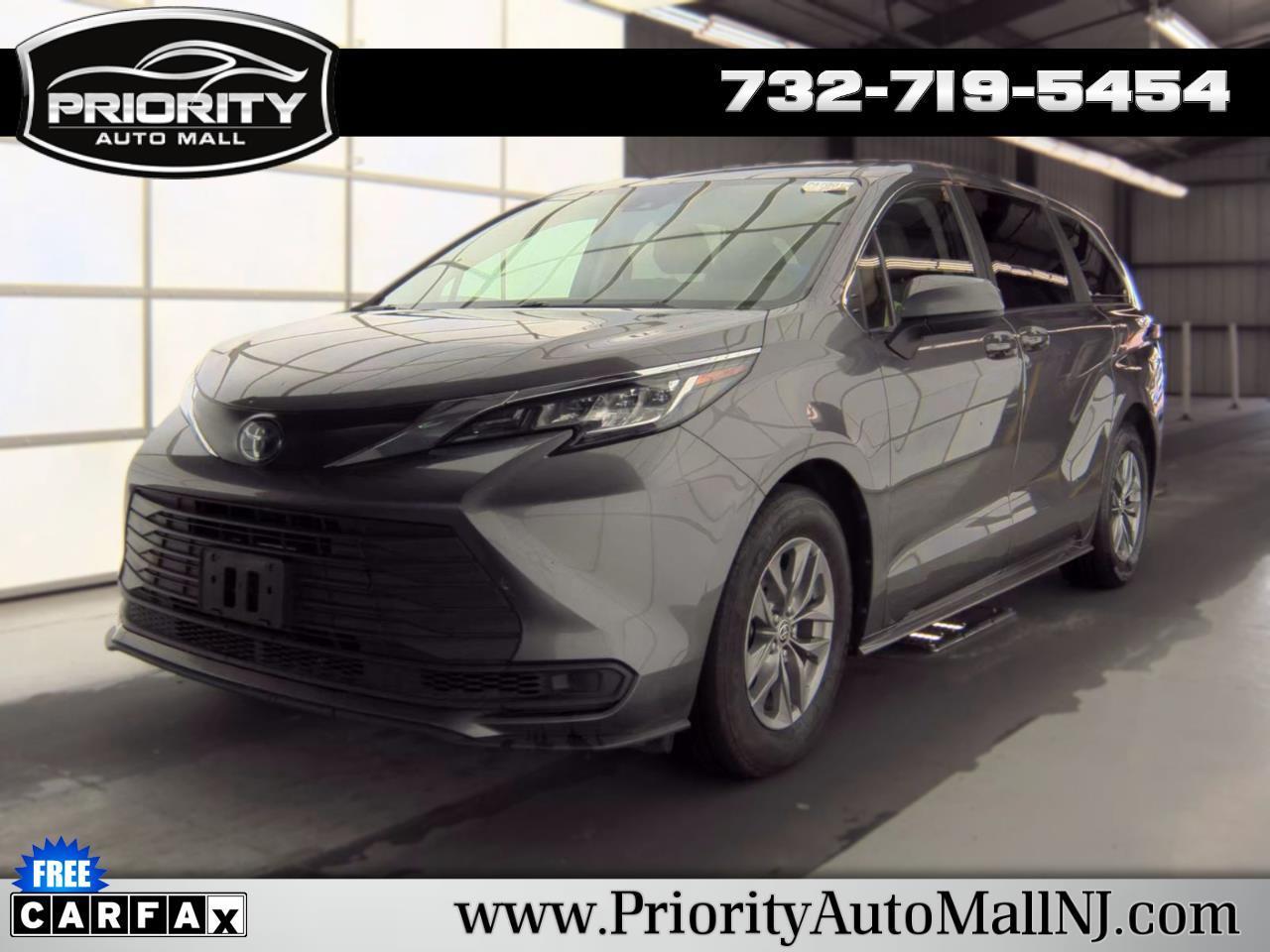 Toyota Sienna LE FWD 8-Passenger (Natl) 2023