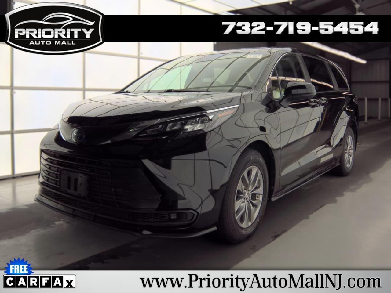 Toyota Sienna LE FWD 8-Passenger (Natl) 2024
