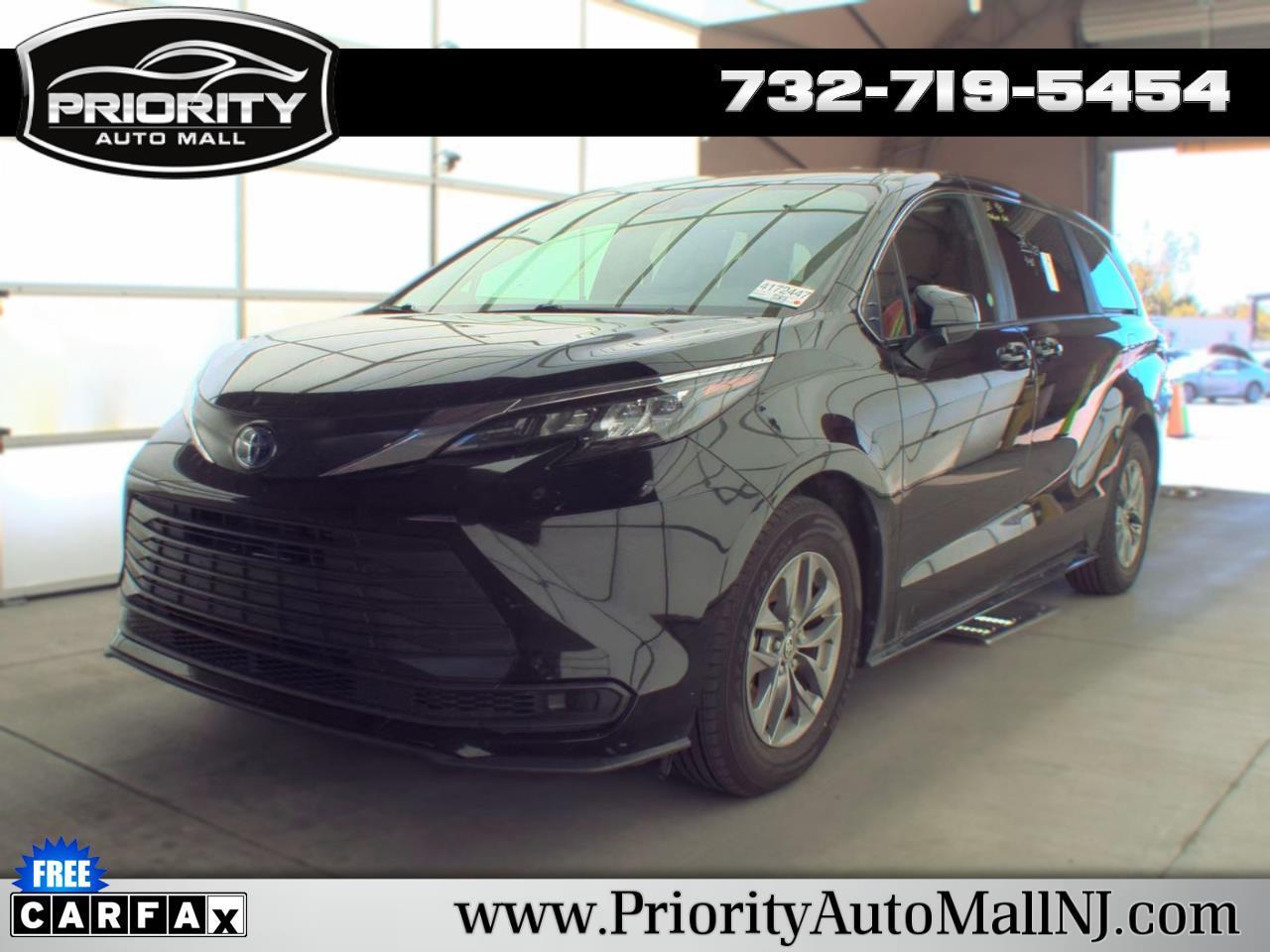 Toyota Sienna LE FWD 8-Passenger (Natl) 2025