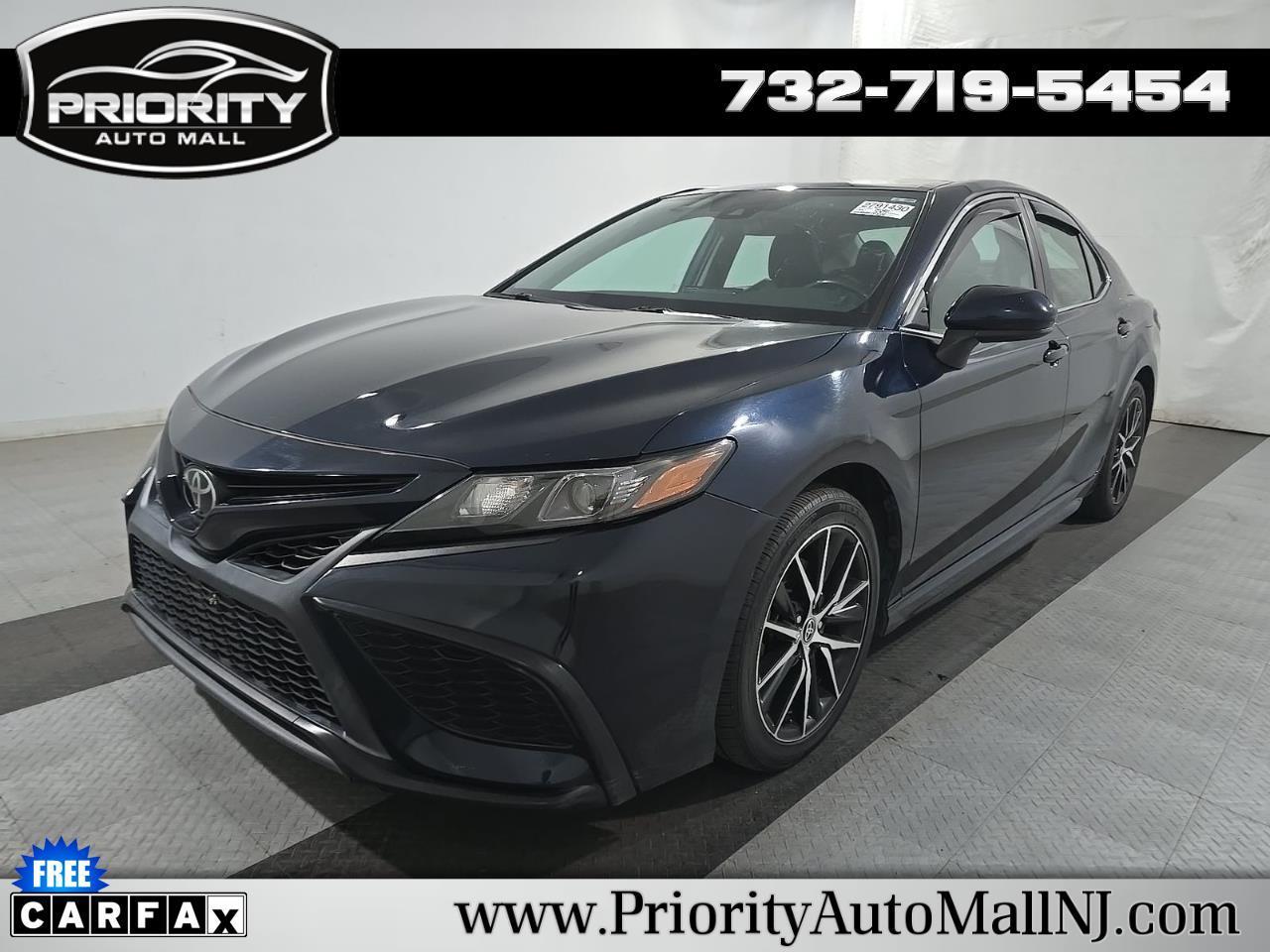 Toyota Camry SE Auto (Natl) 2021