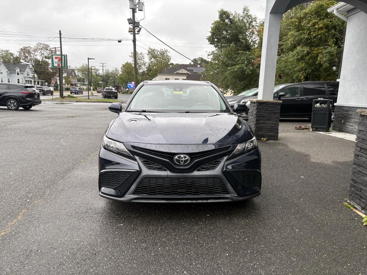 Toyota Camry SE Auto (Natl) 2021