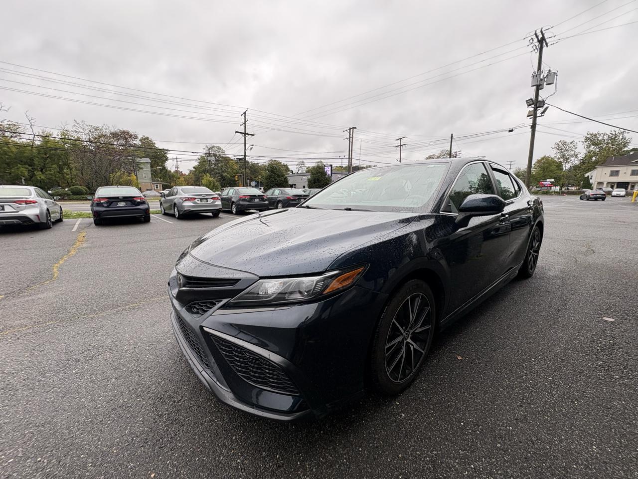 Toyota Camry SE Auto (Natl) 2021