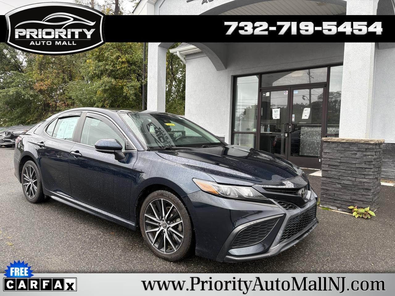 Toyota Camry SE Auto (Natl) 2021
