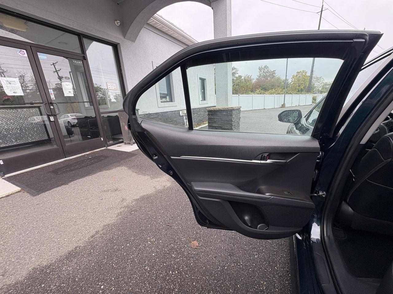 Toyota Camry SE Auto (Natl) 2021