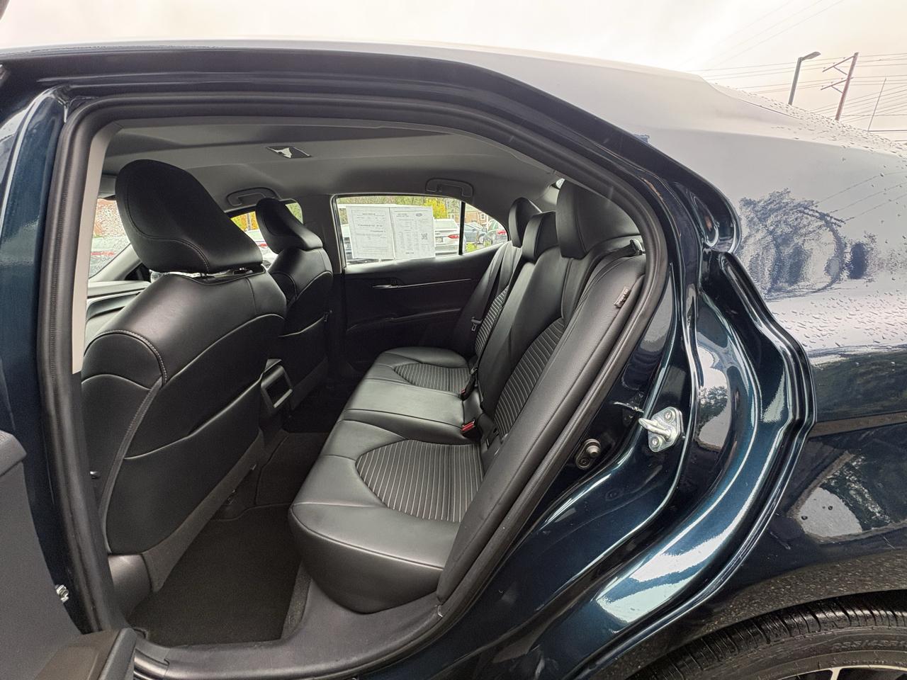 Toyota Camry SE Auto (Natl) 2021