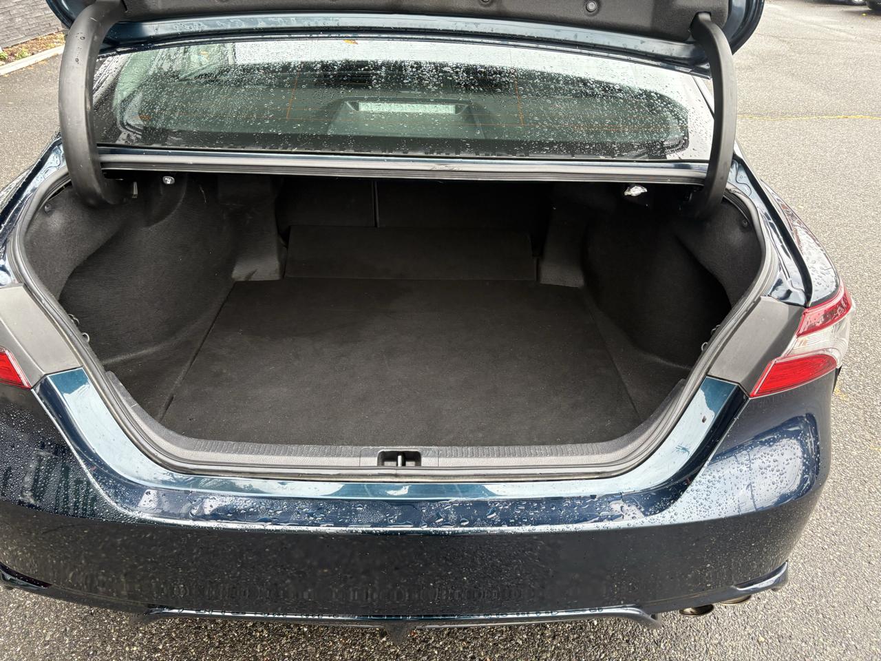 Toyota Camry SE Auto (Natl) 2021