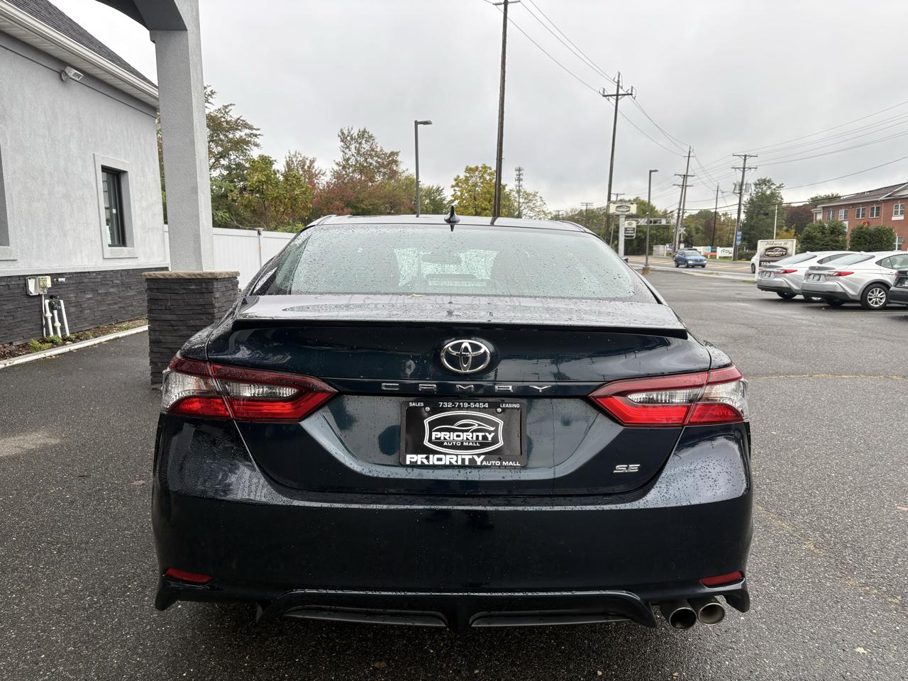Toyota Camry SE Auto (Natl) 2021