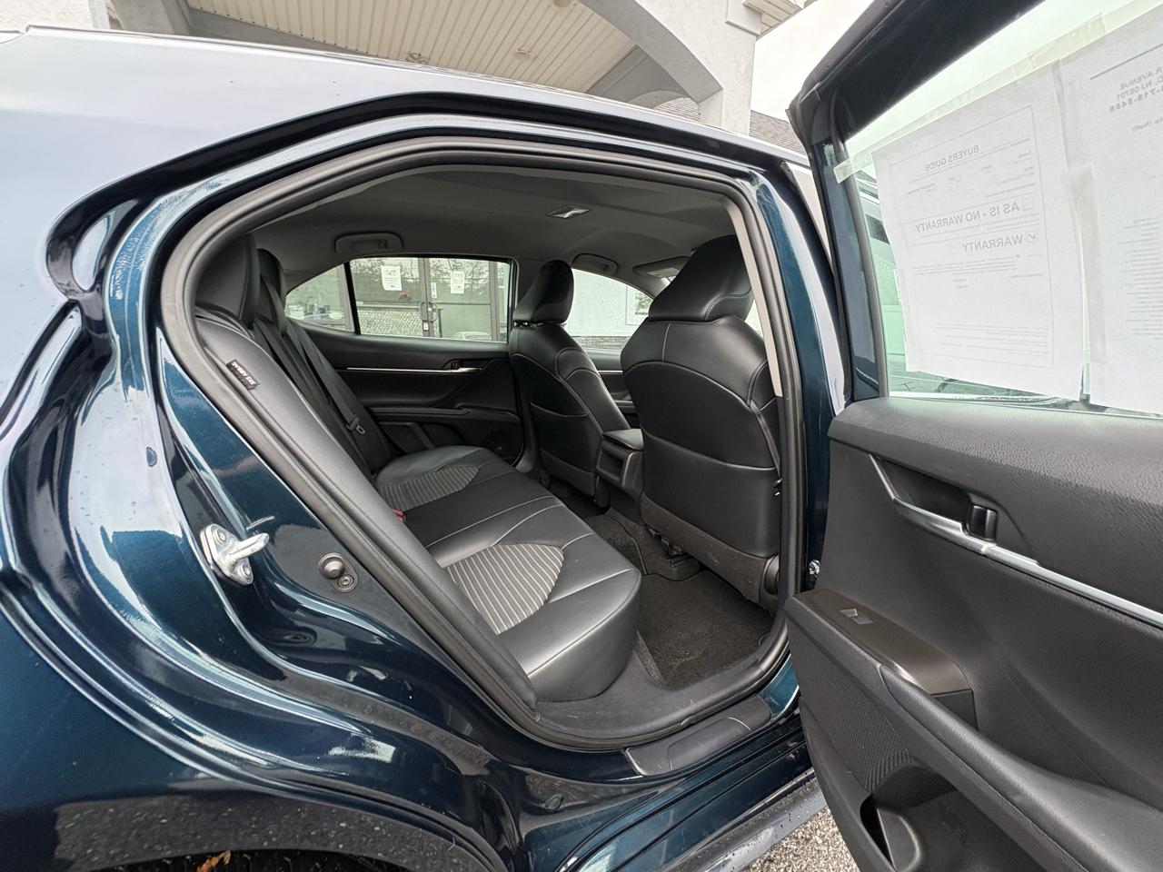 Toyota Camry SE Auto (Natl) 2021