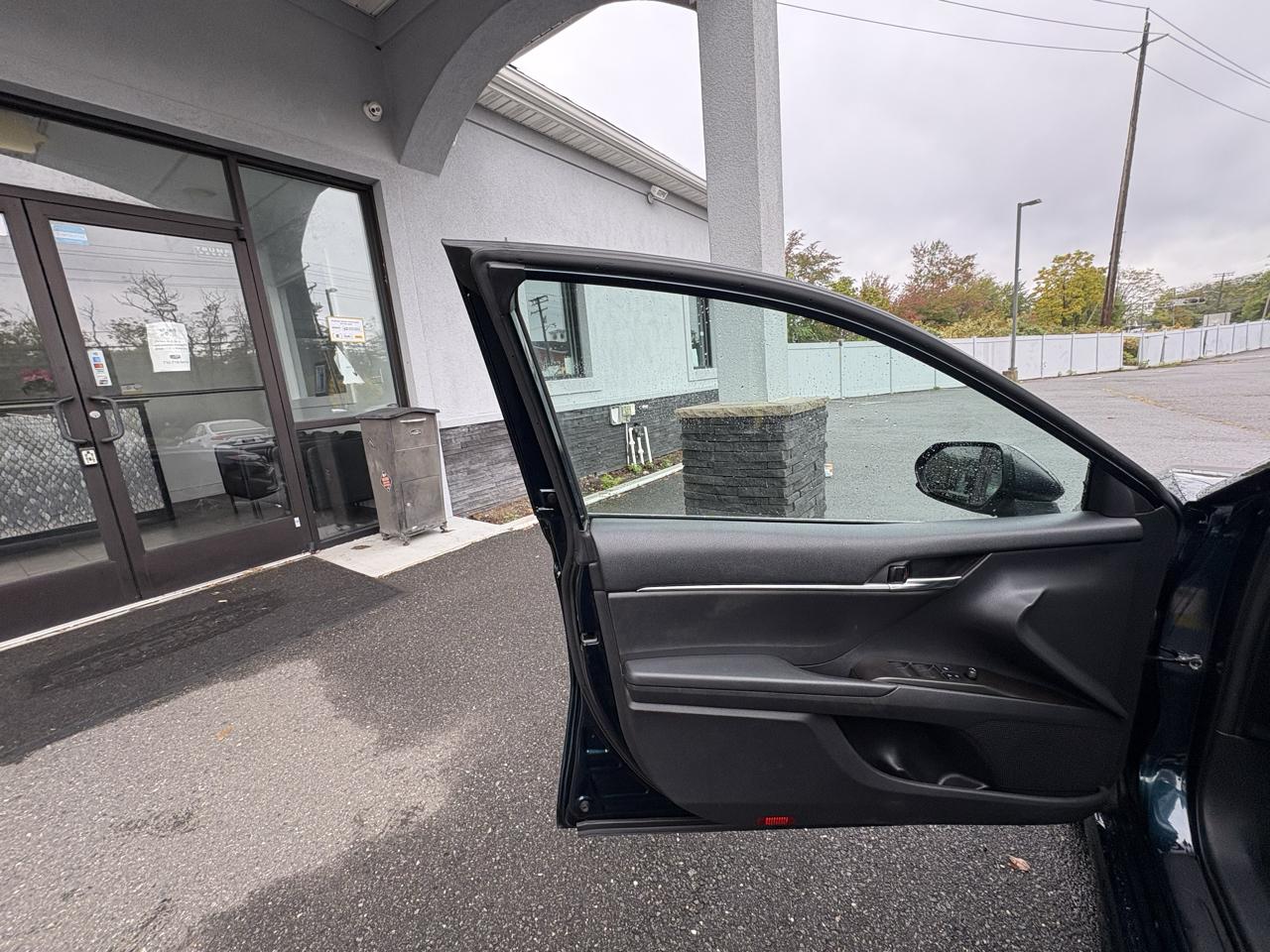 Toyota Camry SE Auto (Natl) 2021