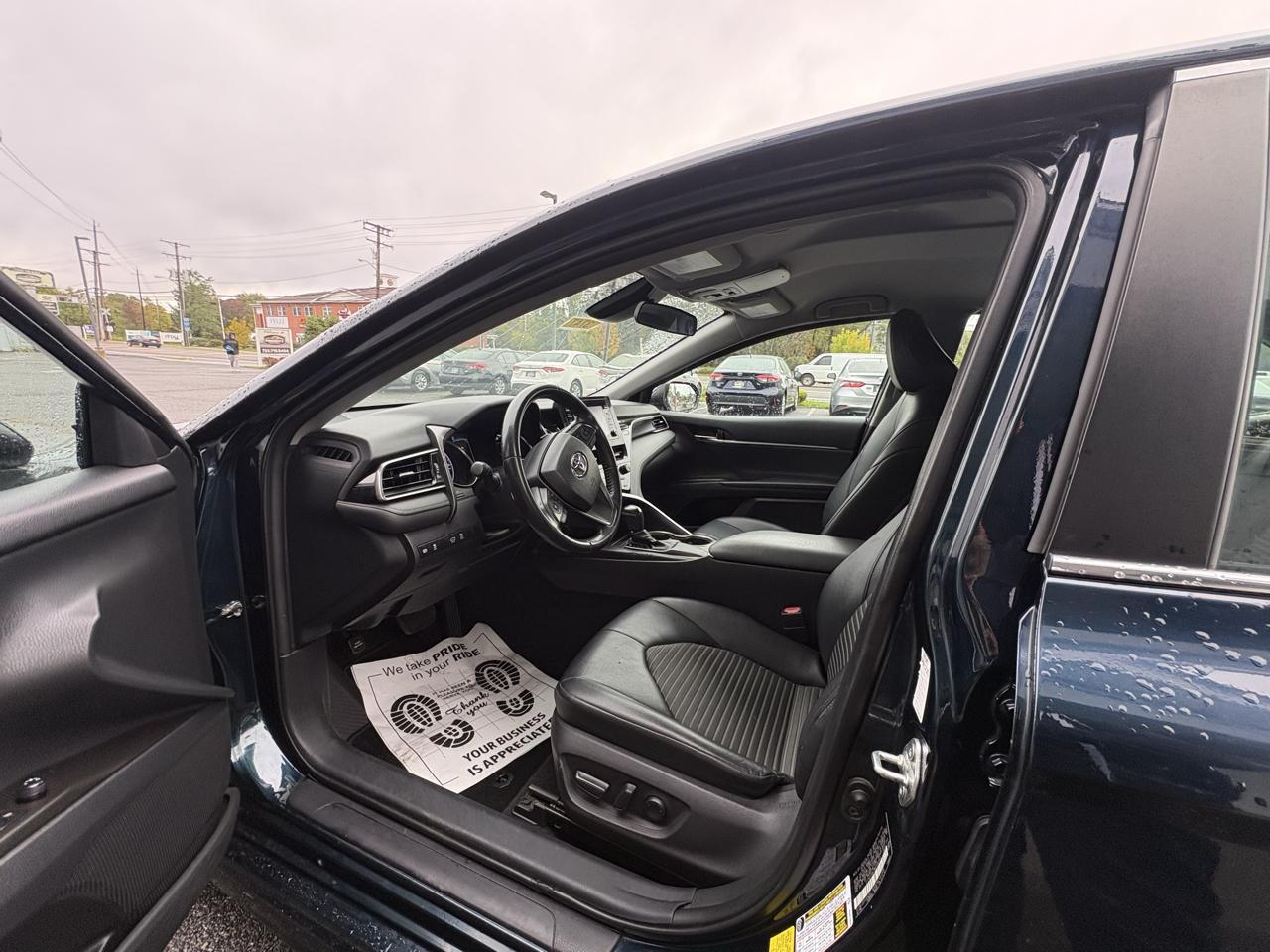 Toyota Camry SE Auto (Natl) 2021