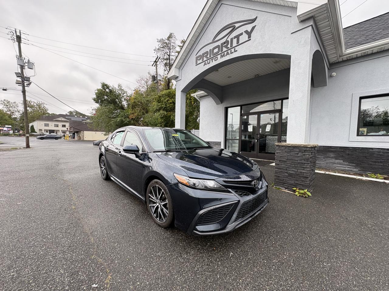 Toyota Camry SE Auto (Natl) 2021