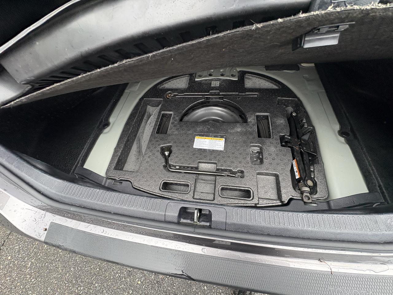 Toyota Camry SE Auto AWD (Natl) 2024