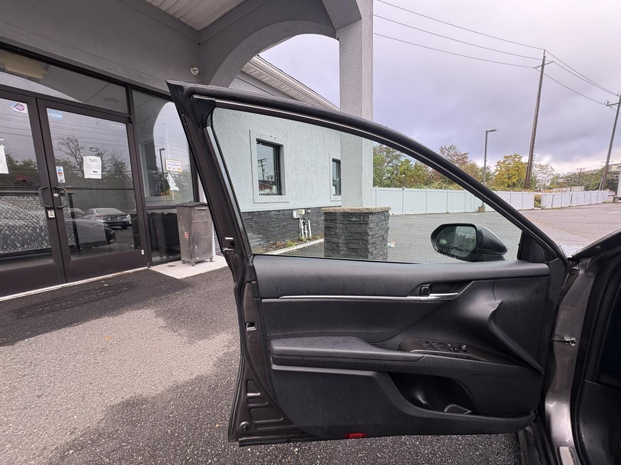 Toyota Camry SE Auto AWD (Natl) 2024