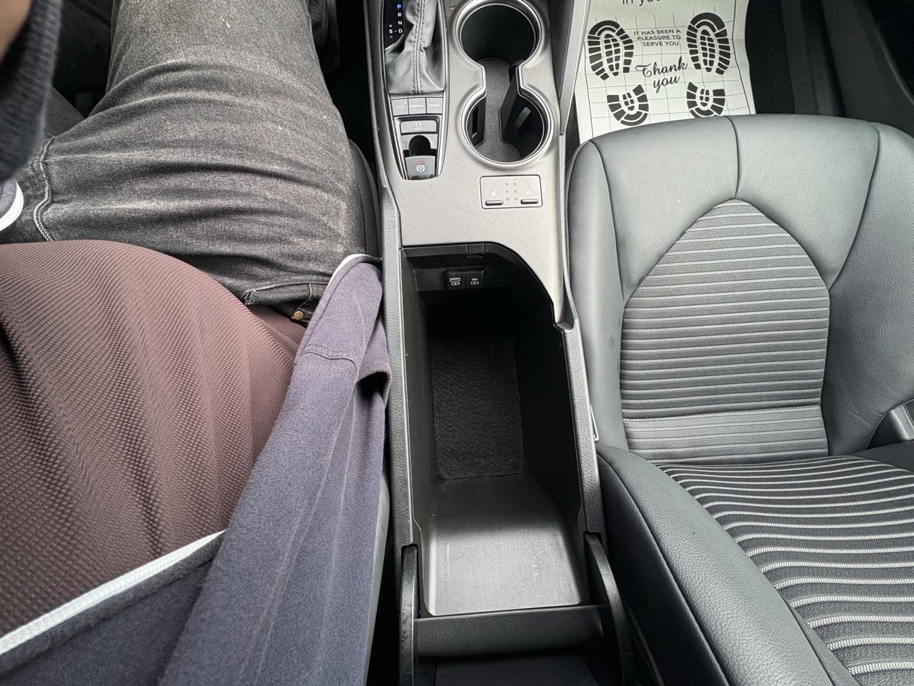 Toyota Camry SE Auto AWD (Natl) 2024