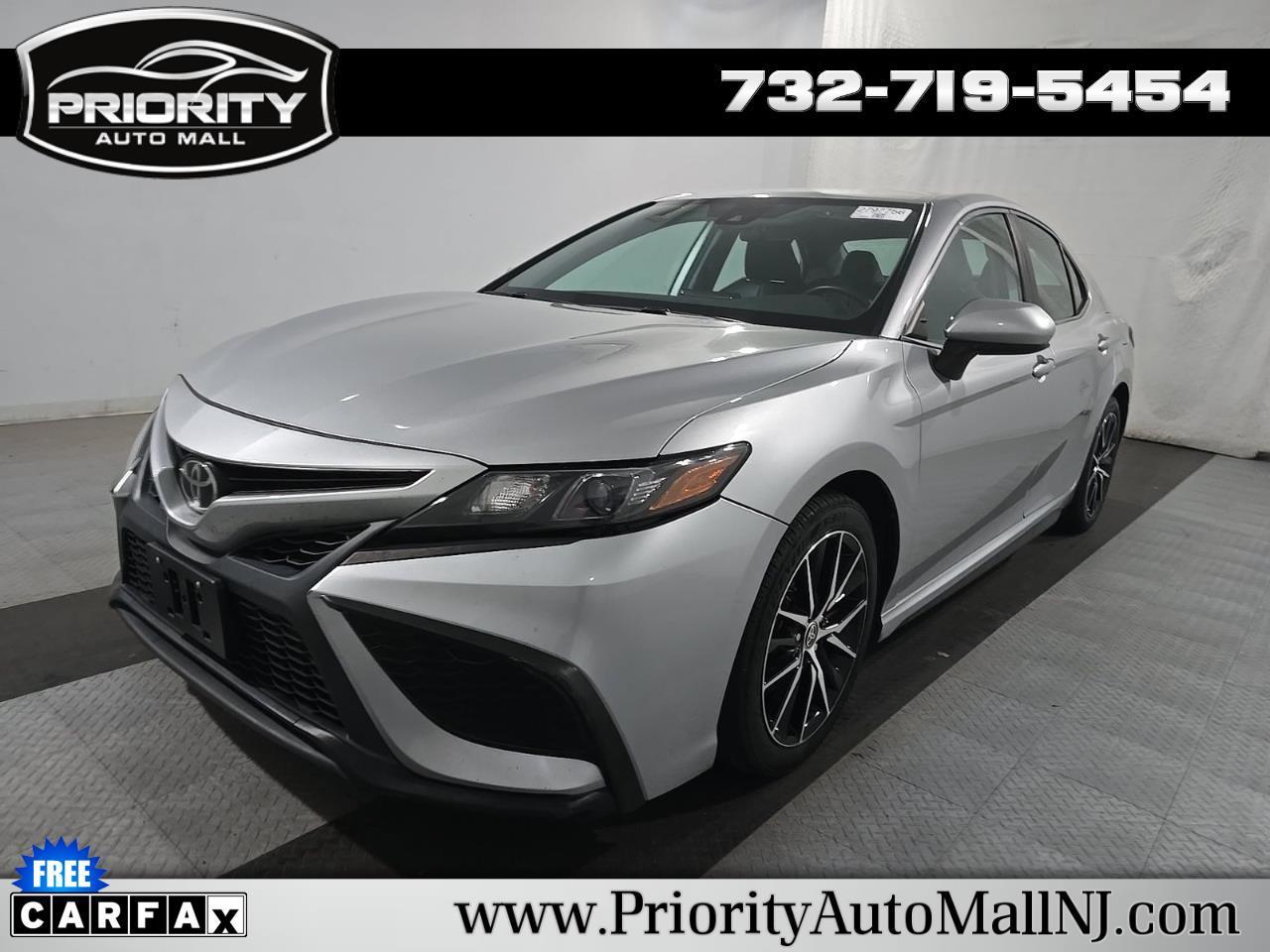 Toyota Camry SE Auto (Natl) 2021