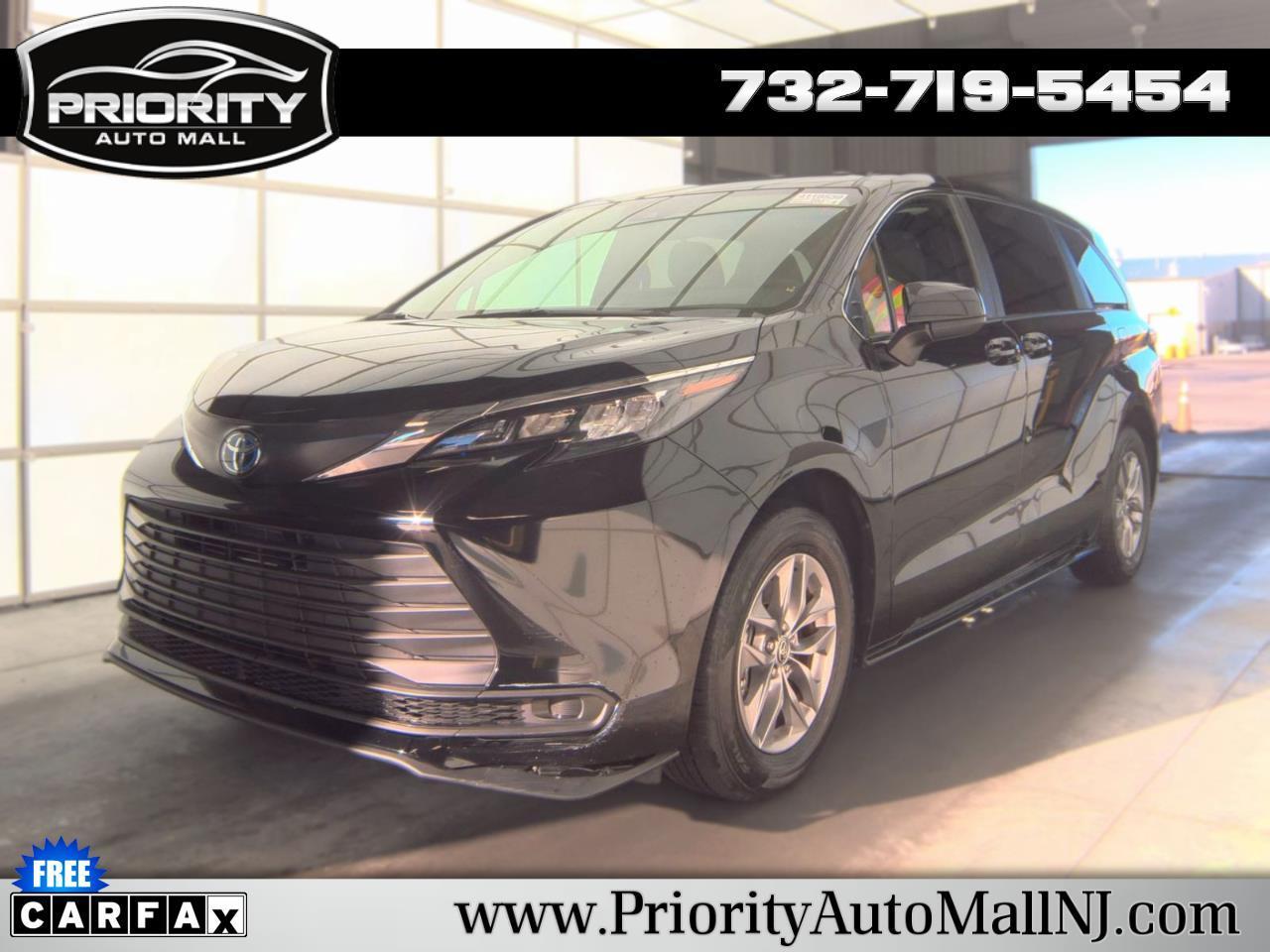 Toyota Sienna LE FWD 8-Passenger (Natl) 2025