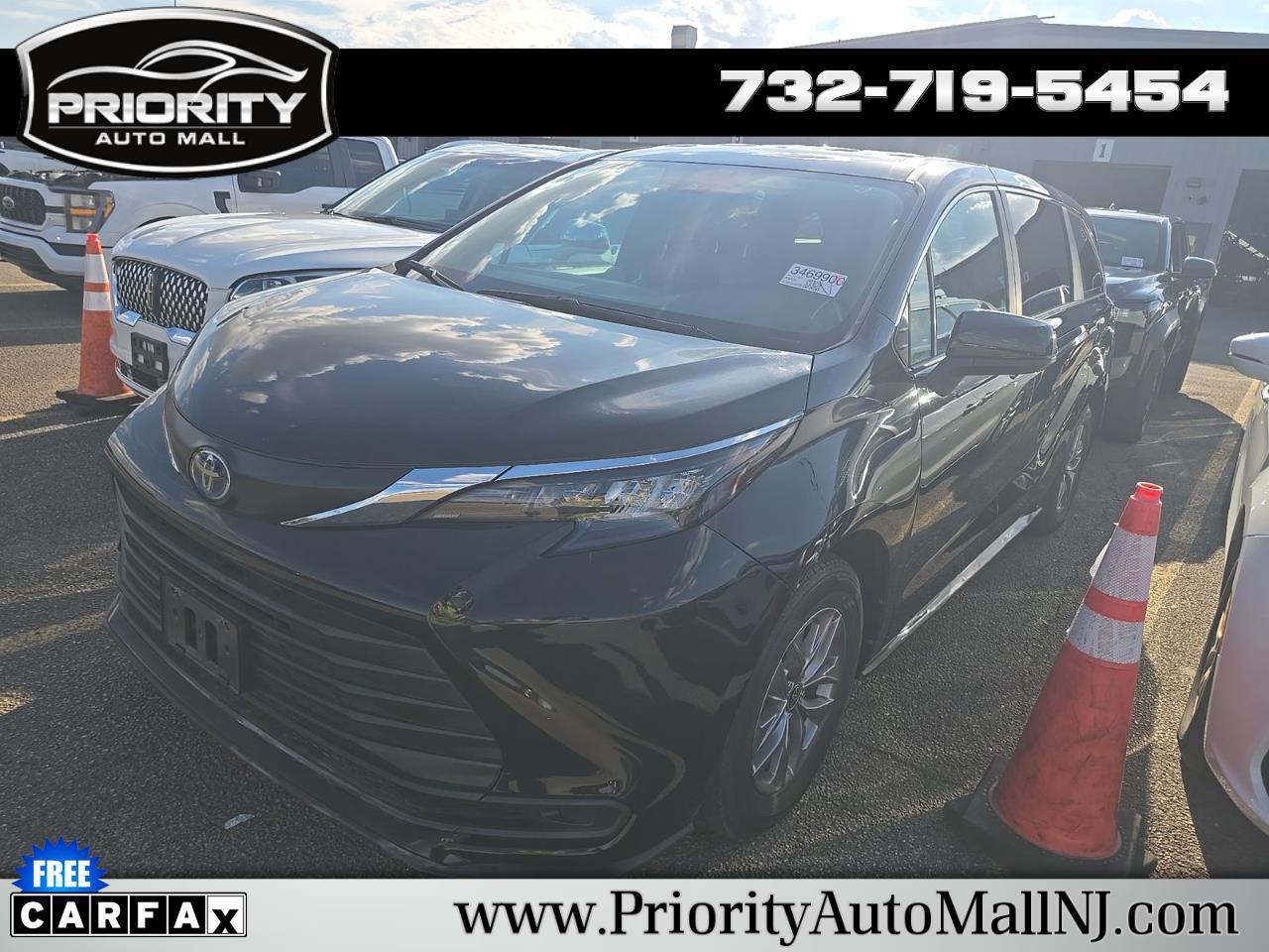 Toyota Sienna LE FWD 8-Passenger (Natl) 2025