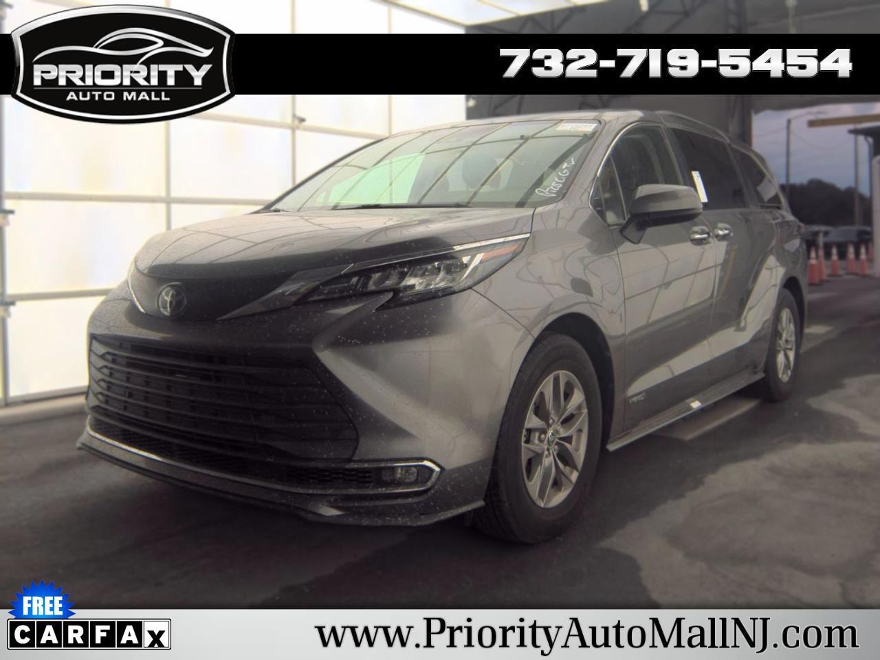 Toyota Sienna XLE FWD 8-Passenger (Natl) 2021
