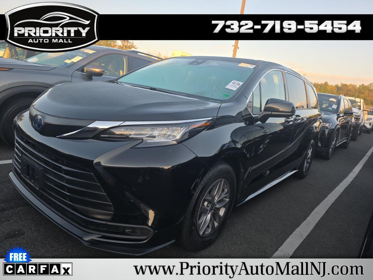 Toyota Sienna LE FWD 8-Passenger (Natl) 2022