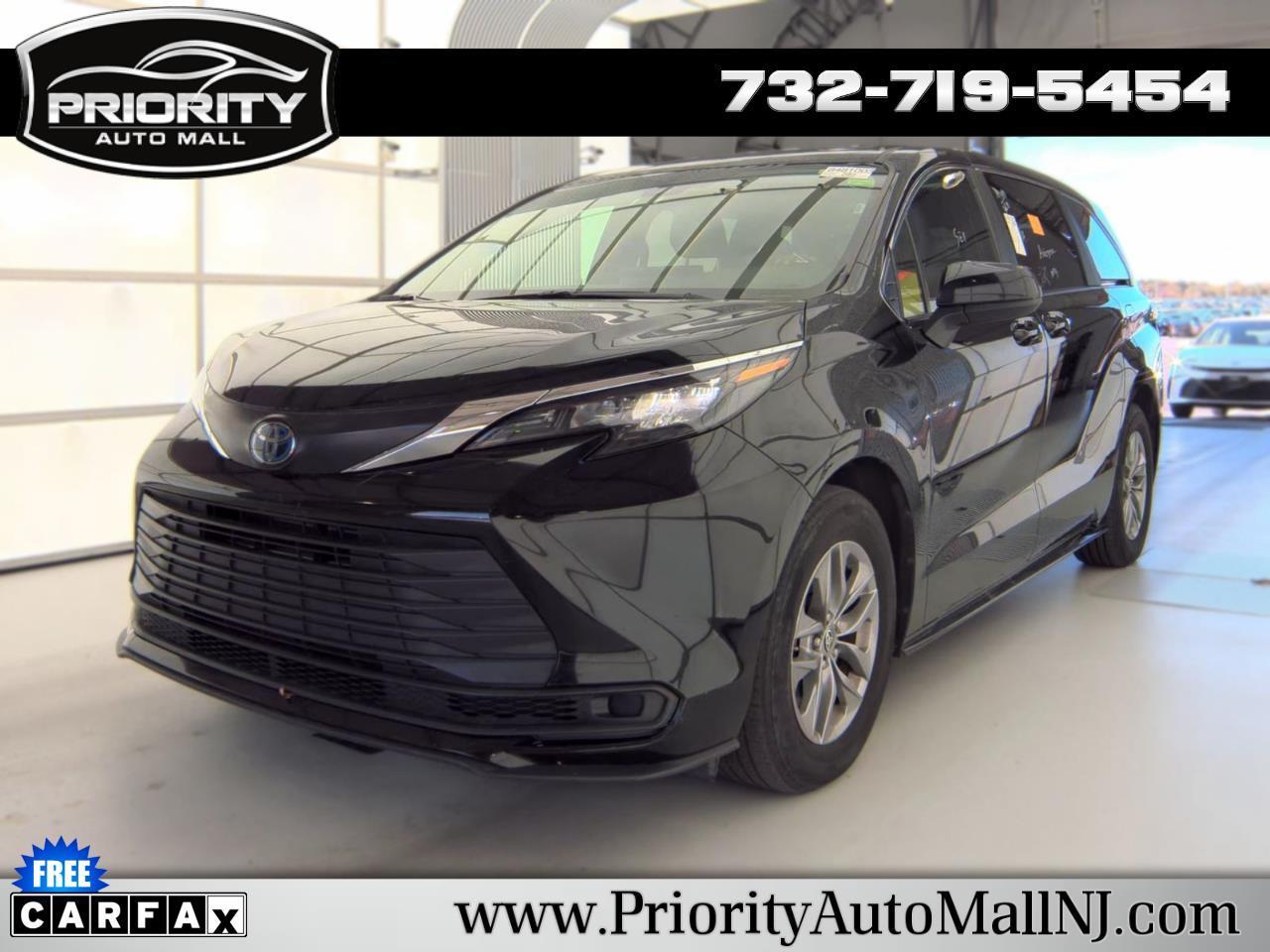 Toyota Sienna LE FWD 8-Passenger (Natl) 2025