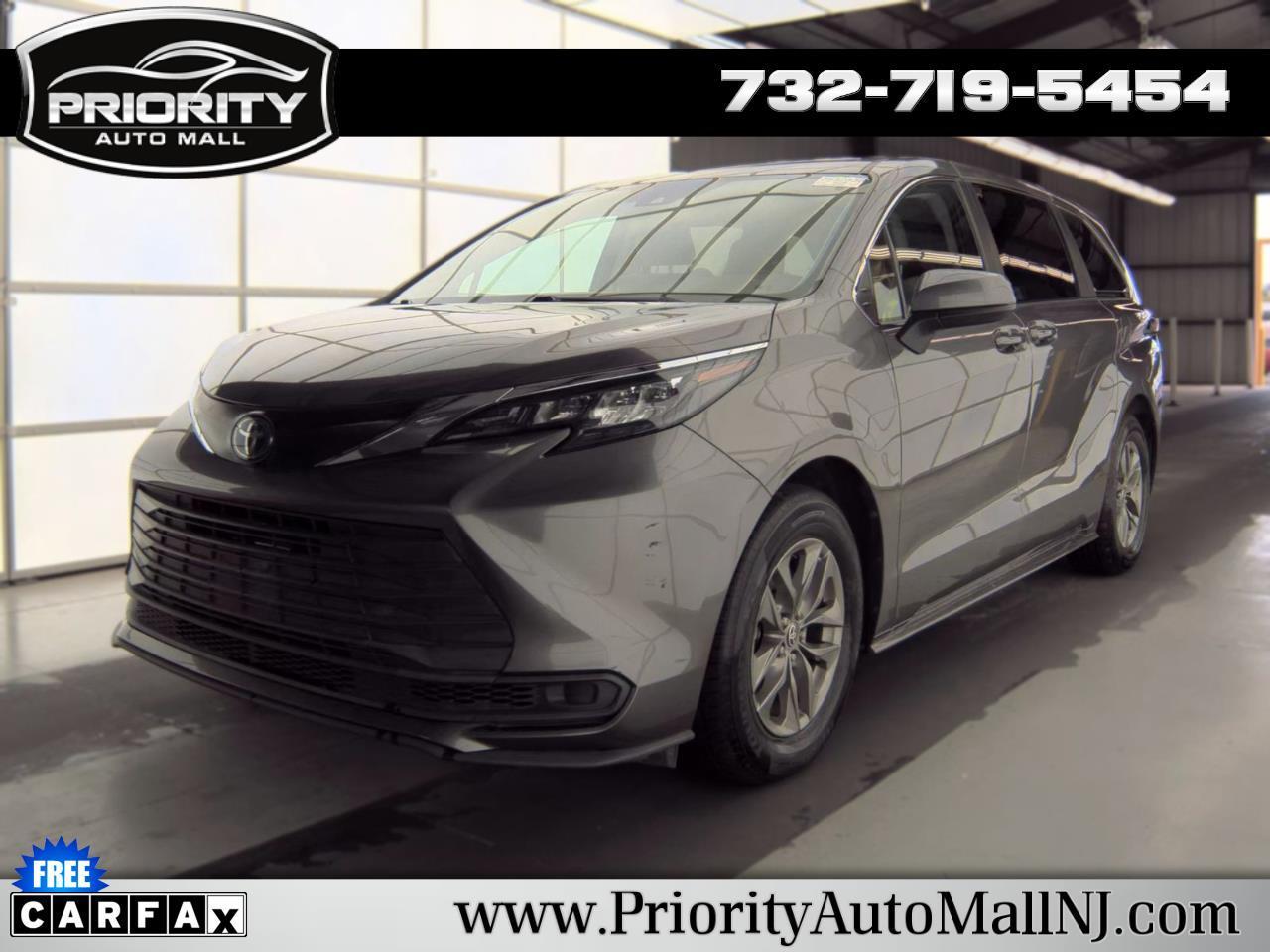 Toyota Sienna LE FWD 8-Passenger (Natl) 2024