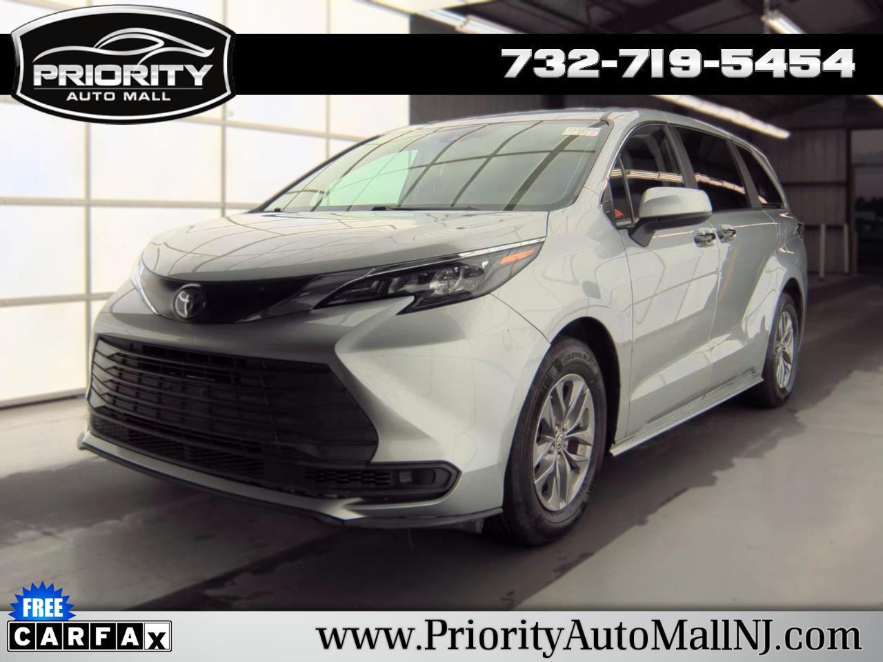 Toyota Sienna LE FWD 8-Passenger (Natl) 2024