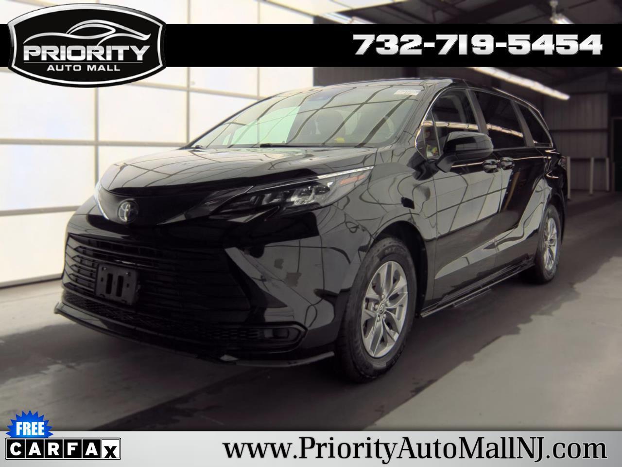Toyota Sienna LE FWD 8-Passenger (Natl) 2024