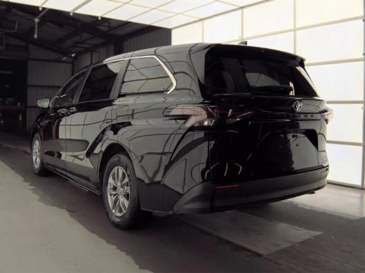 Toyota Sienna LE FWD 8-Passenger (Natl) 2024