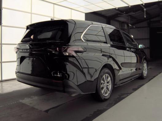 Toyota Sienna LE FWD 8-Passenger (Natl) 2024