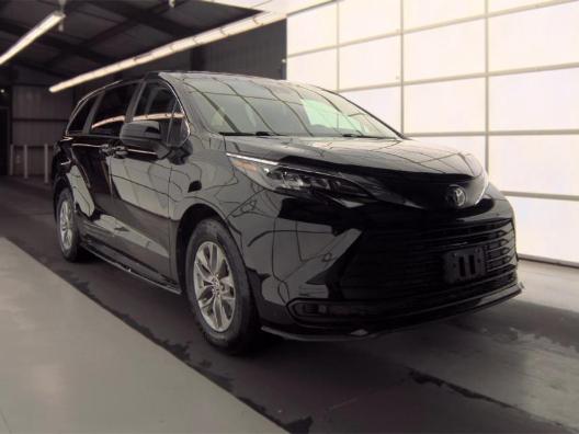 Toyota Sienna LE FWD 8-Passenger (Natl) 2024