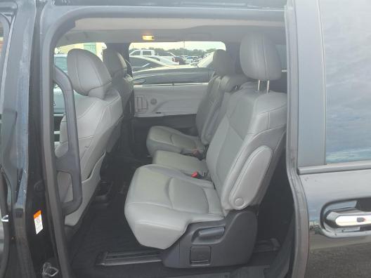 Toyota Sienna XLE FWD 8-Passenger (Natl) 2025