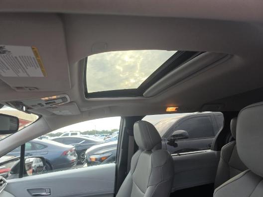 Toyota Sienna XLE FWD 8-Passenger (Natl) 2025