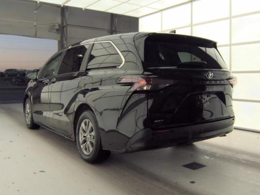 Toyota Sienna LE FWD 8-Passenger (Natl) 2025