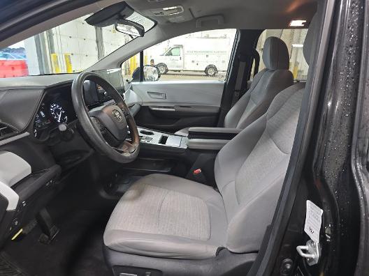 Toyota Sienna LE FWD 8-Passenger (Natl) 2025