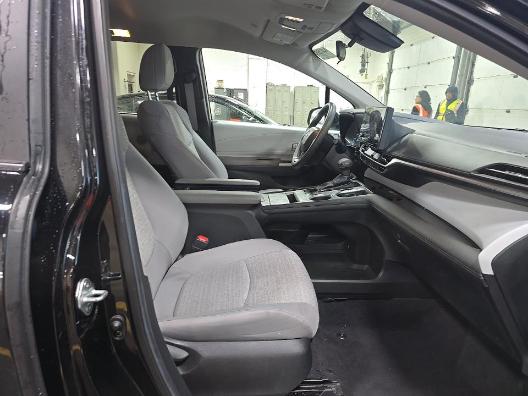 Toyota Sienna LE FWD 8-Passenger (Natl) 2025