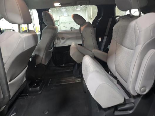 Toyota Sienna LE FWD 8-Passenger (Natl) 2025