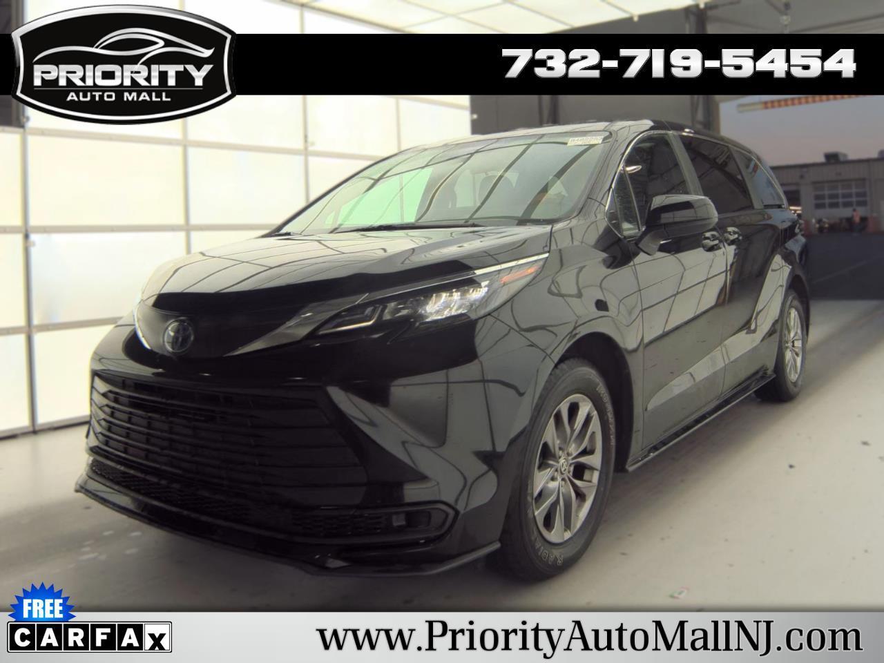 Toyota Sienna LE FWD 8-Passenger (Natl) 2025