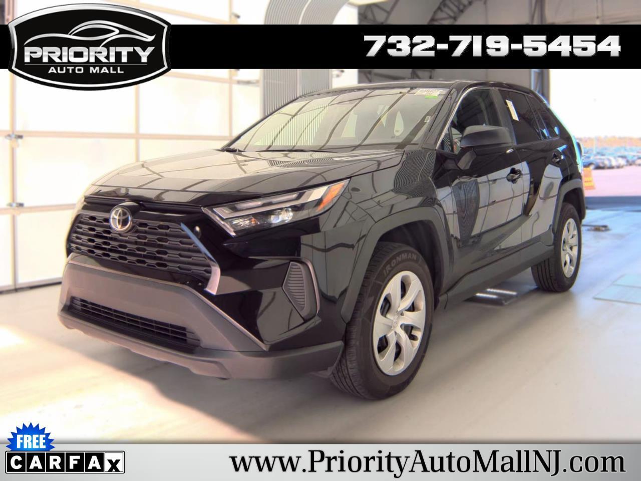 Toyota RAV4 LE FWD (Natl) 2025