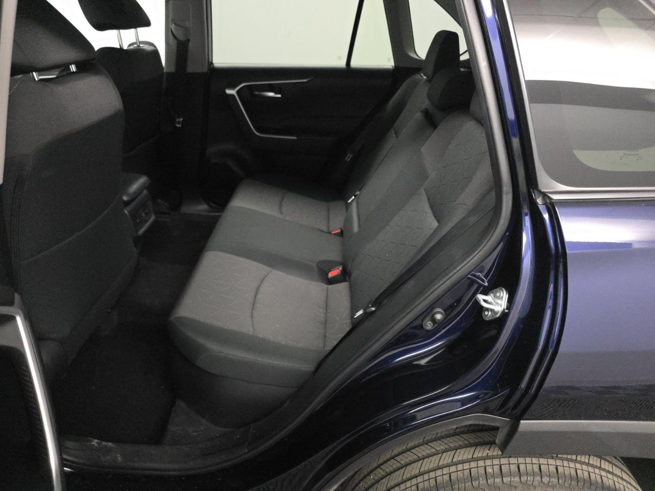 Toyota RAV4 LE FWD (Natl) 2025